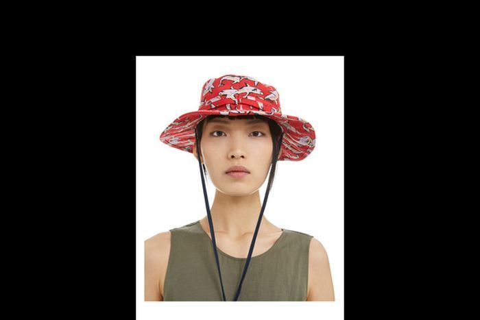 rebajas-bimba-y-lola-gorro-de-pescador-shark