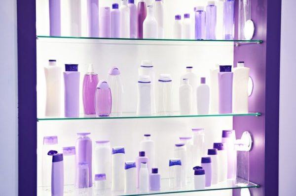 Como usar champu morado para cabello blanco estantería