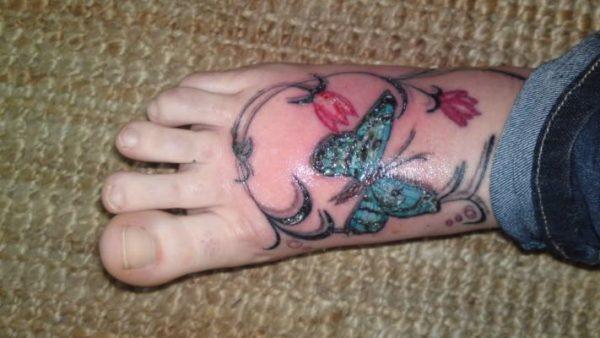 tatuajes-en-el-empeine-mariposa-lefrontal